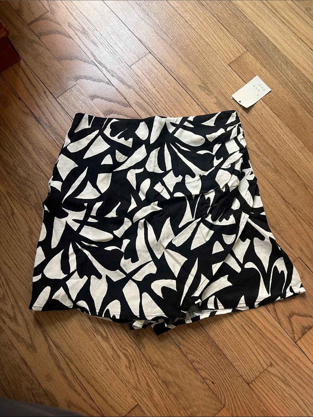 A NEW DAY Black & White Abstract Print Women's Skort